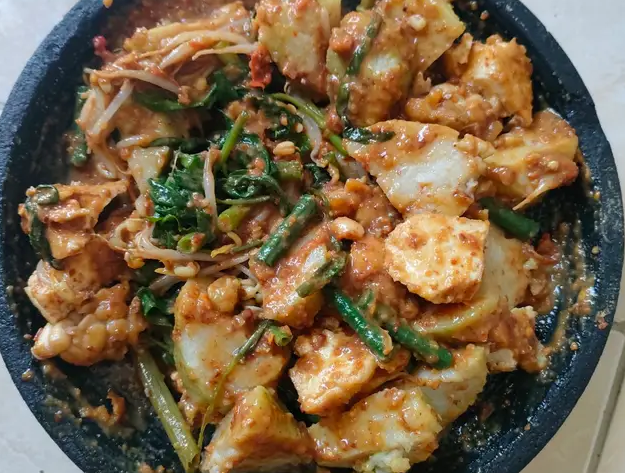 Rujak Lontong Sayur Madura